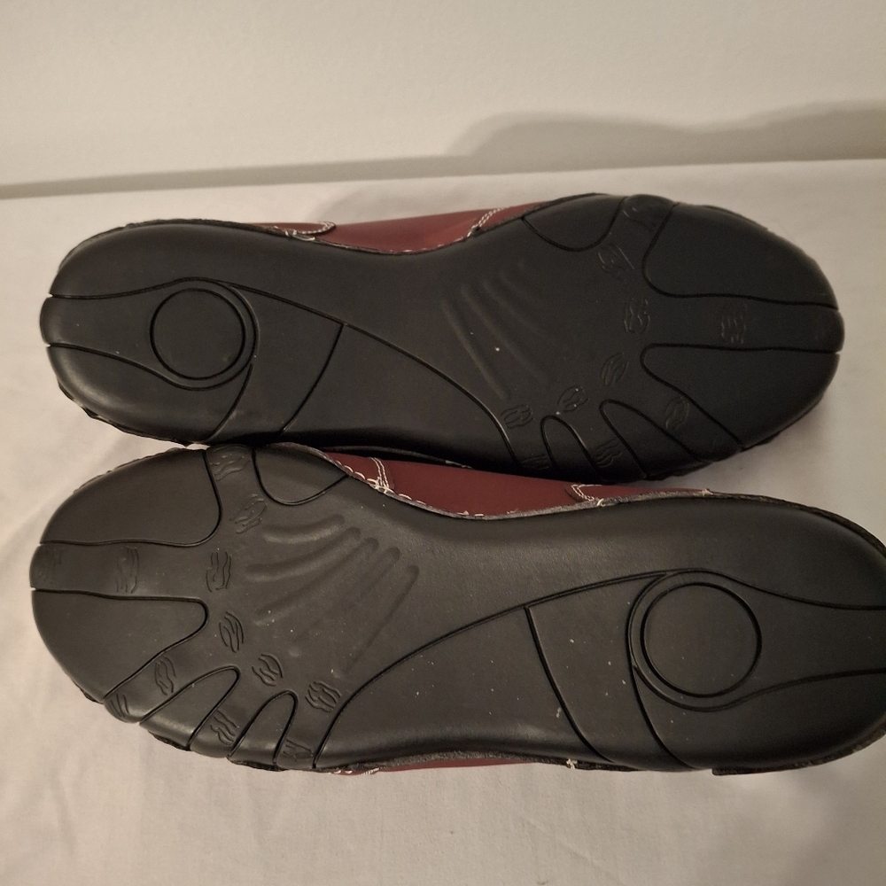 Dagy Burgandy Men's Sneakers with Low-Profile Silhouette and Bungi Closure - Picture 7 of 7